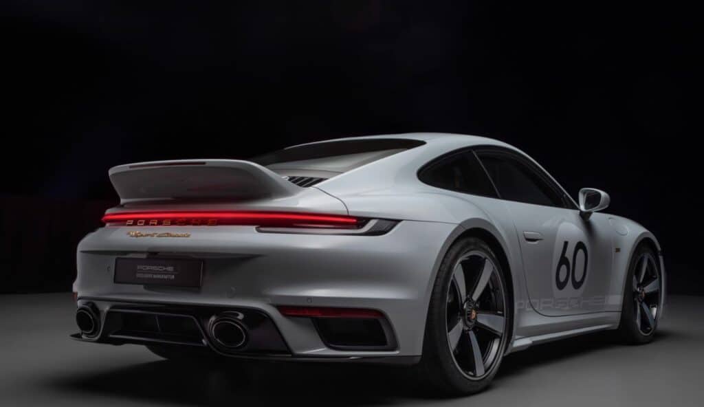 Porsche 911 Price, Mileage, Engine, Transmission,Features